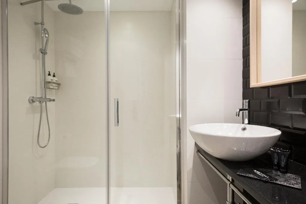 TRIPLE STANDARD Room, Acta bcn 40, Barcelona