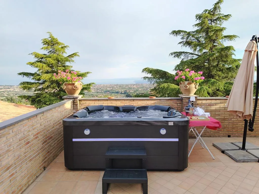 APARTMENT WITH JACUZZI WITH VIEWS Room, Etna Royal View, Catania