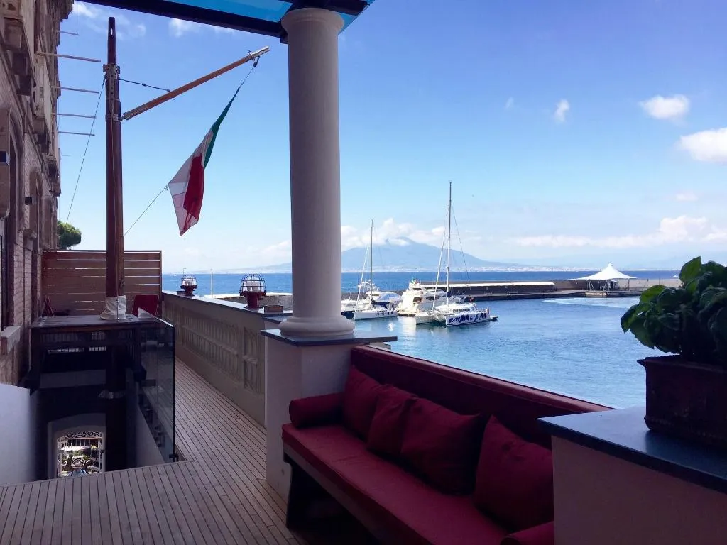 Terrace, Yacht Club Capo Cervo Suites, Naples