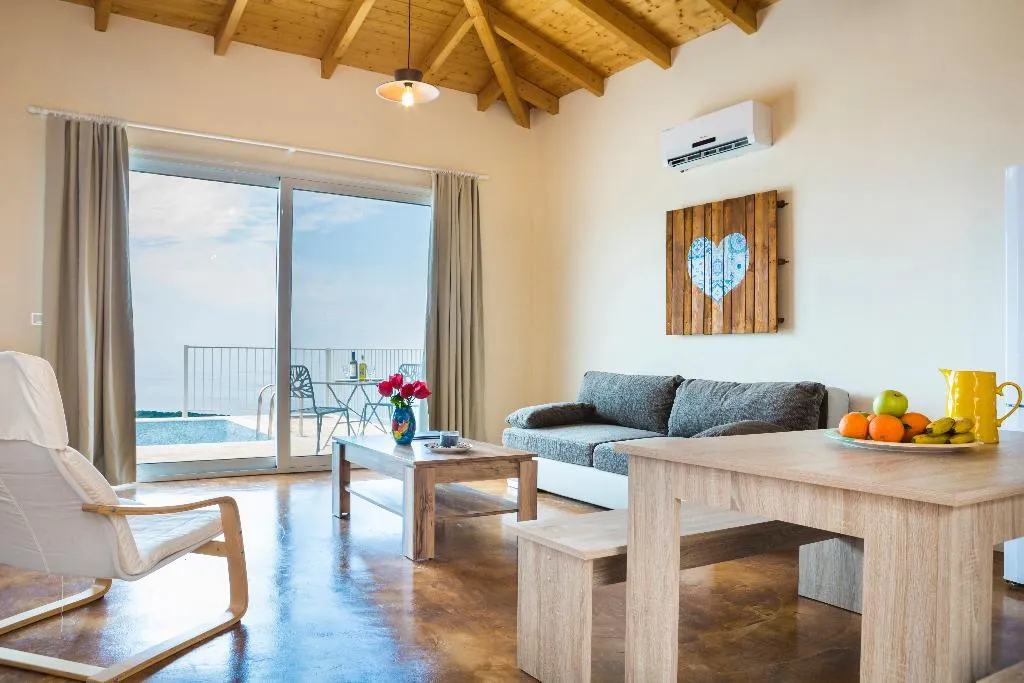 VILLA WITH PRIVATE POOL Room, Magganos Sunset Villas, Kefallinia