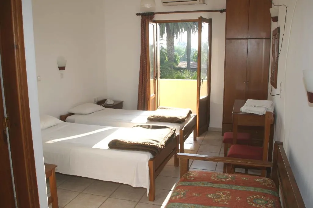 TRIPLE STANDARD Room, Oasis Guesthouse, Crete