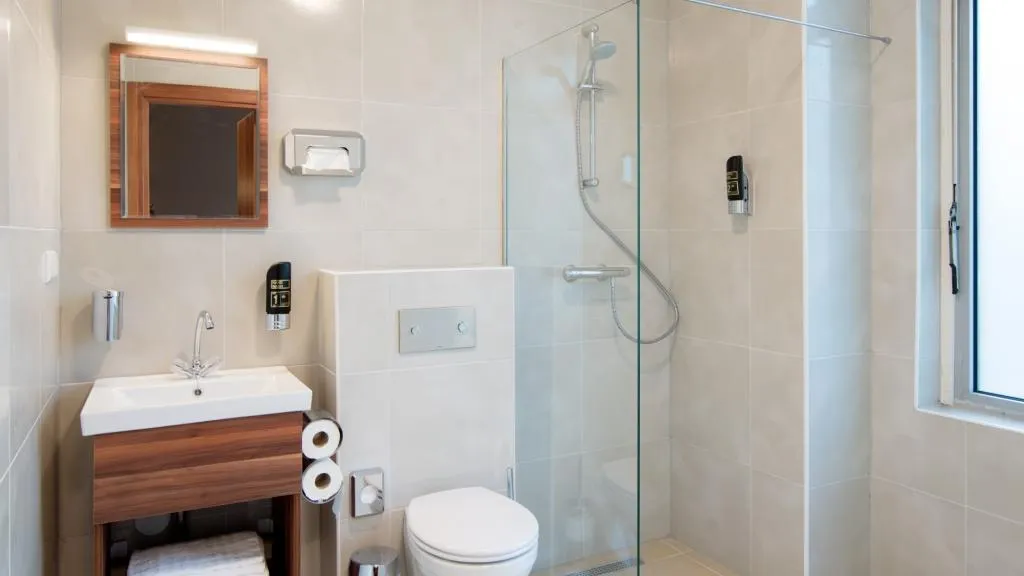 Room, Kings Court, Amsterdam