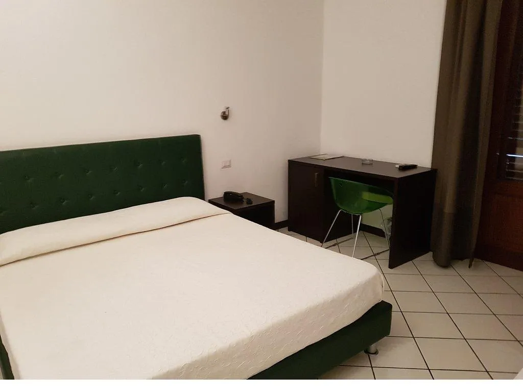 TRIPLE CLASSIC Room, Hotel La Zagara, Catania