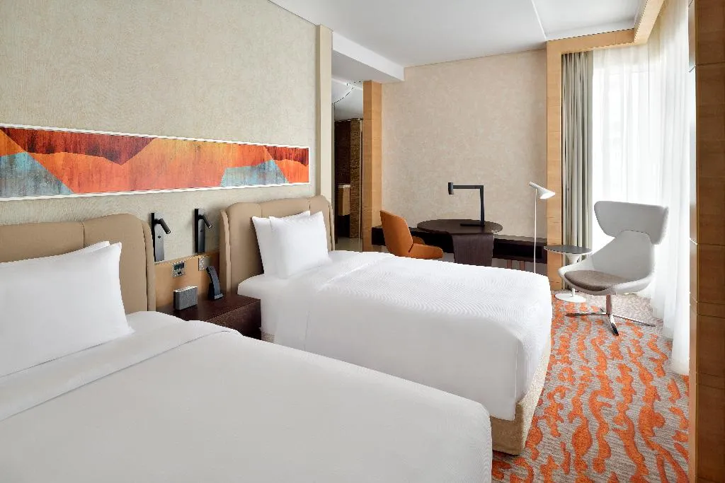 Double or Twin STANDARD Room, Crowne Plaza Dubai Marina, Dubai