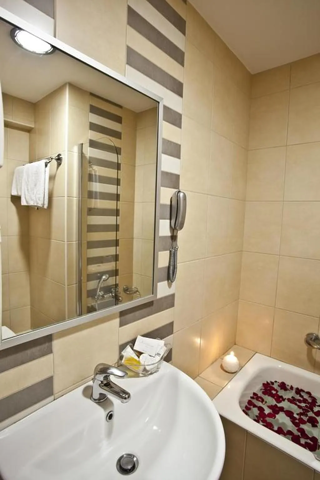 SINGLE STANDARD Room, Crystal City, Athens