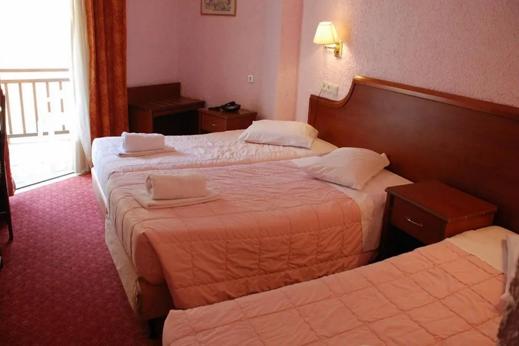 TRIPLE STANDARD Room, King Iniohos, Athens