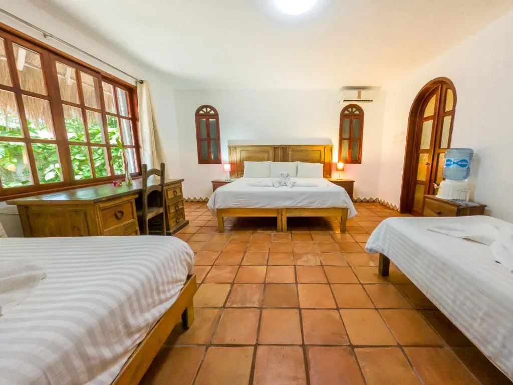 QUADRUPLE ECONOMY Room, Casaejido, Playa Del Carmen