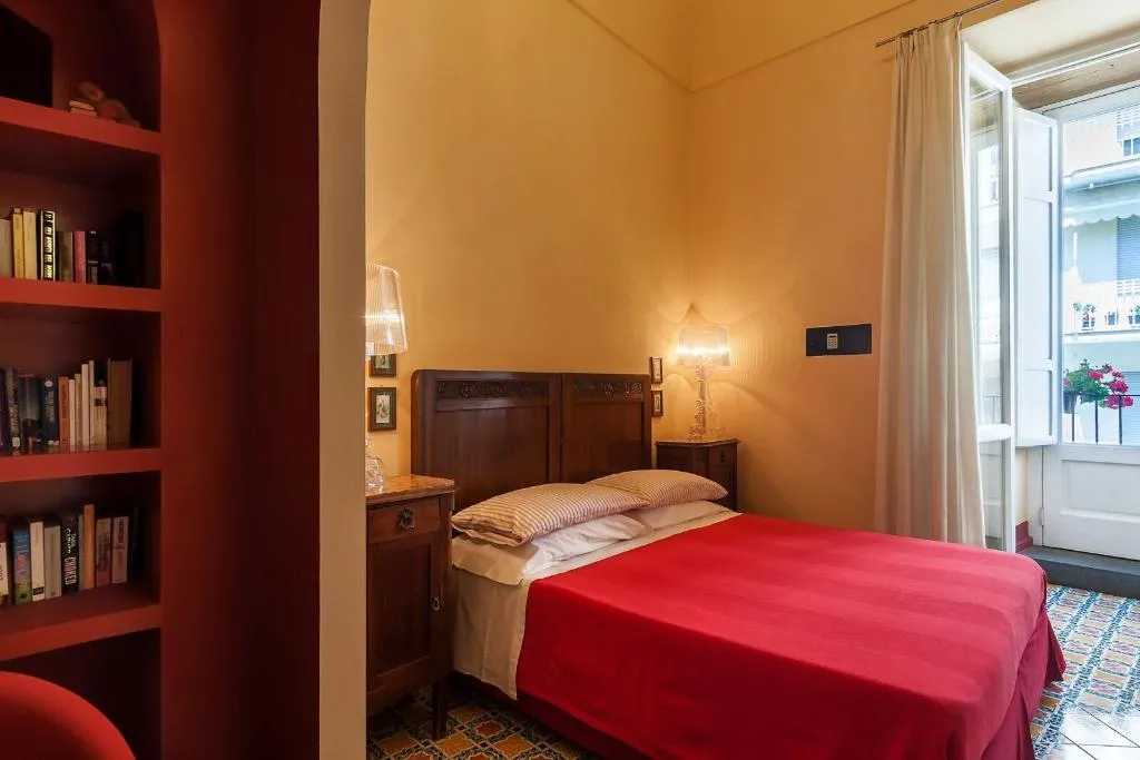 Room, Casa Astarita, Naples