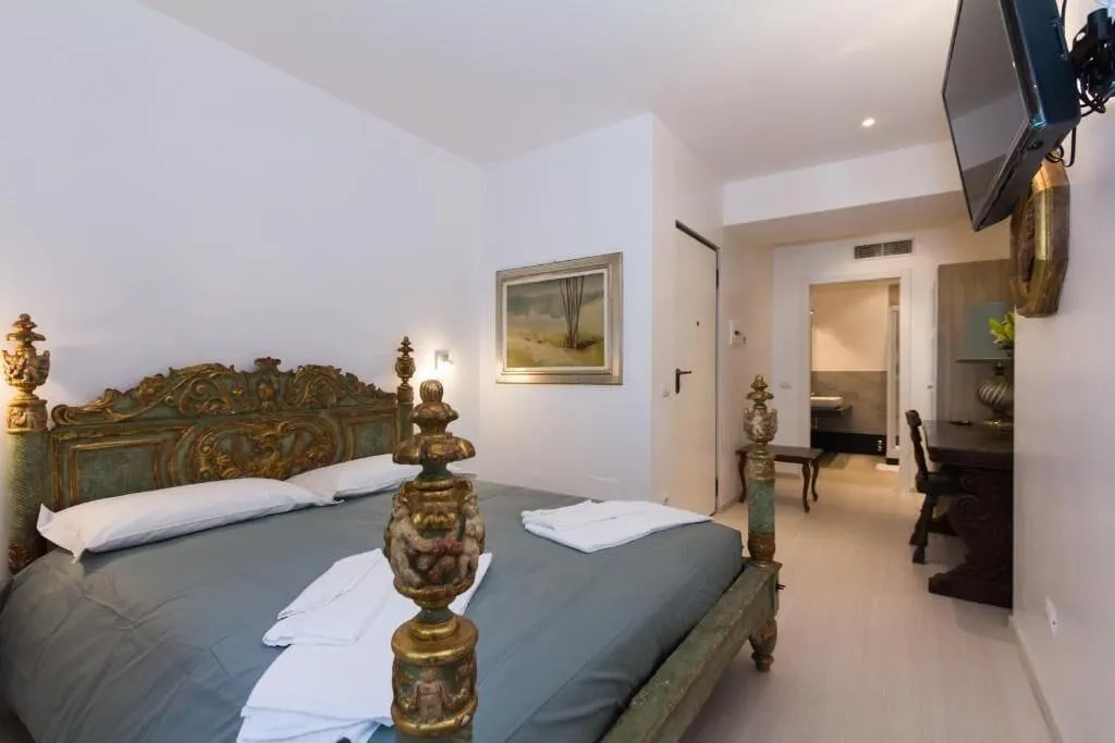 Room, La Locanda Del Pino, Milan