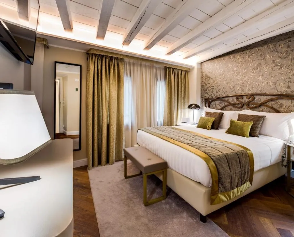 Double or Twin STANDARD Room, CHC Continental, BW Premier Collection, Venice