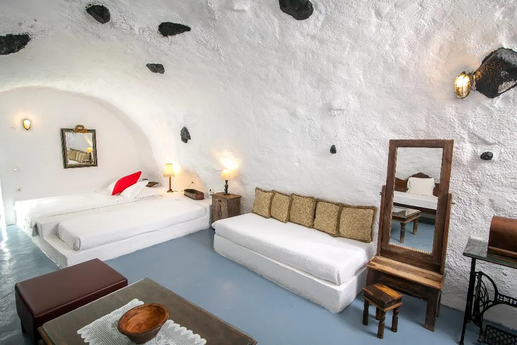 FAMILY ROOM STANDARD Room, Alexander's Suites, Santorini
