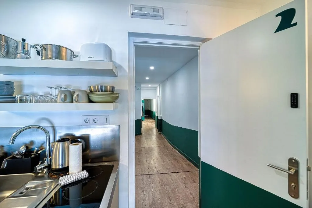 Room, Angelitomad, Madrid