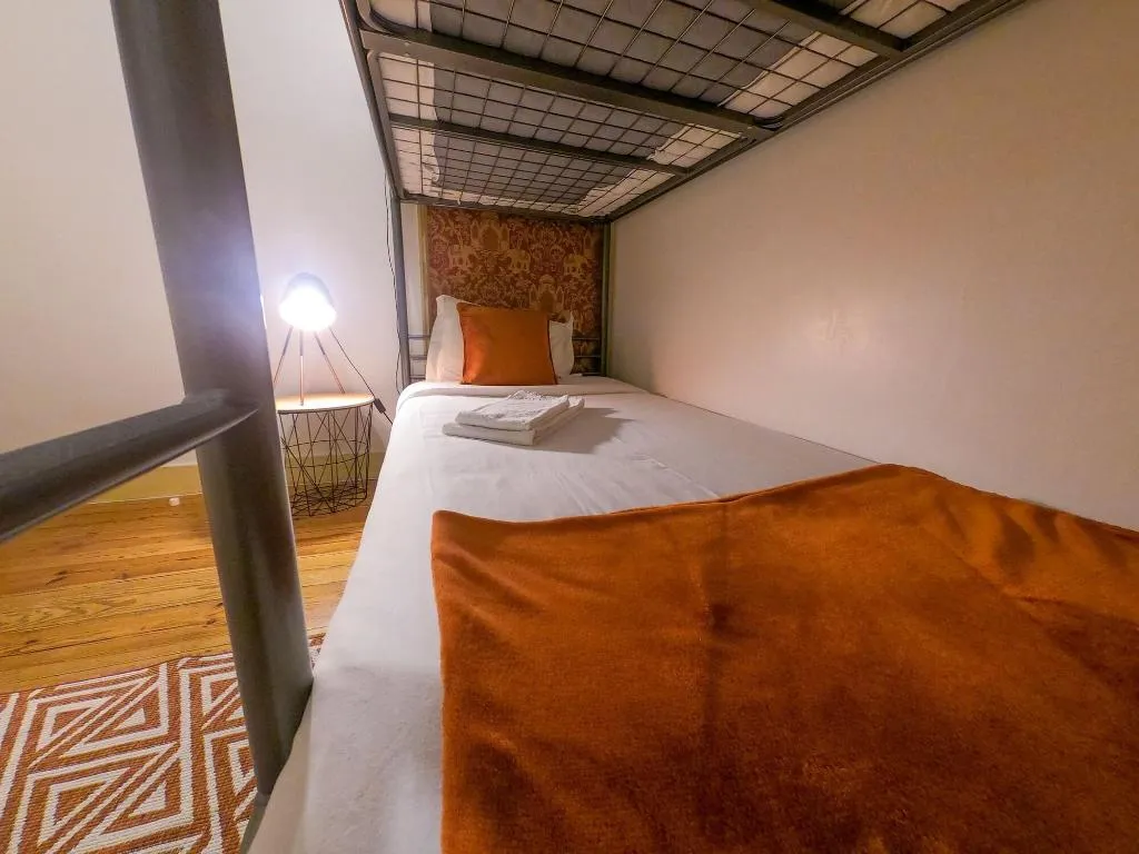 Room, Dukostel, Lisbon