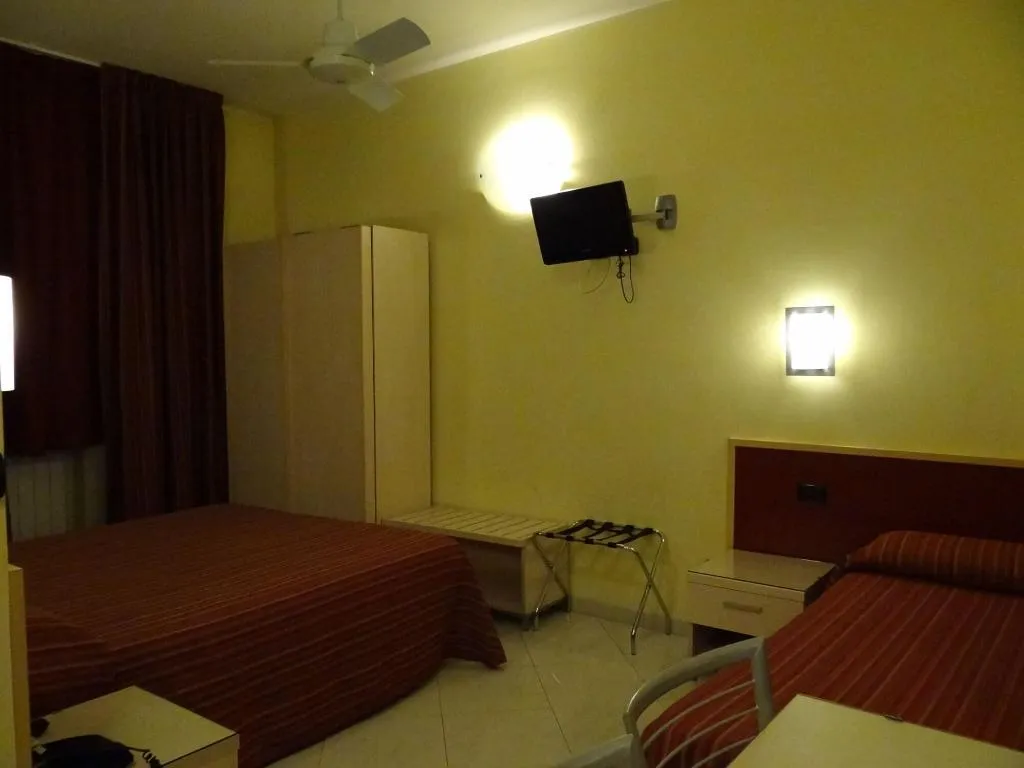 Room, Hotel Parma, Milan