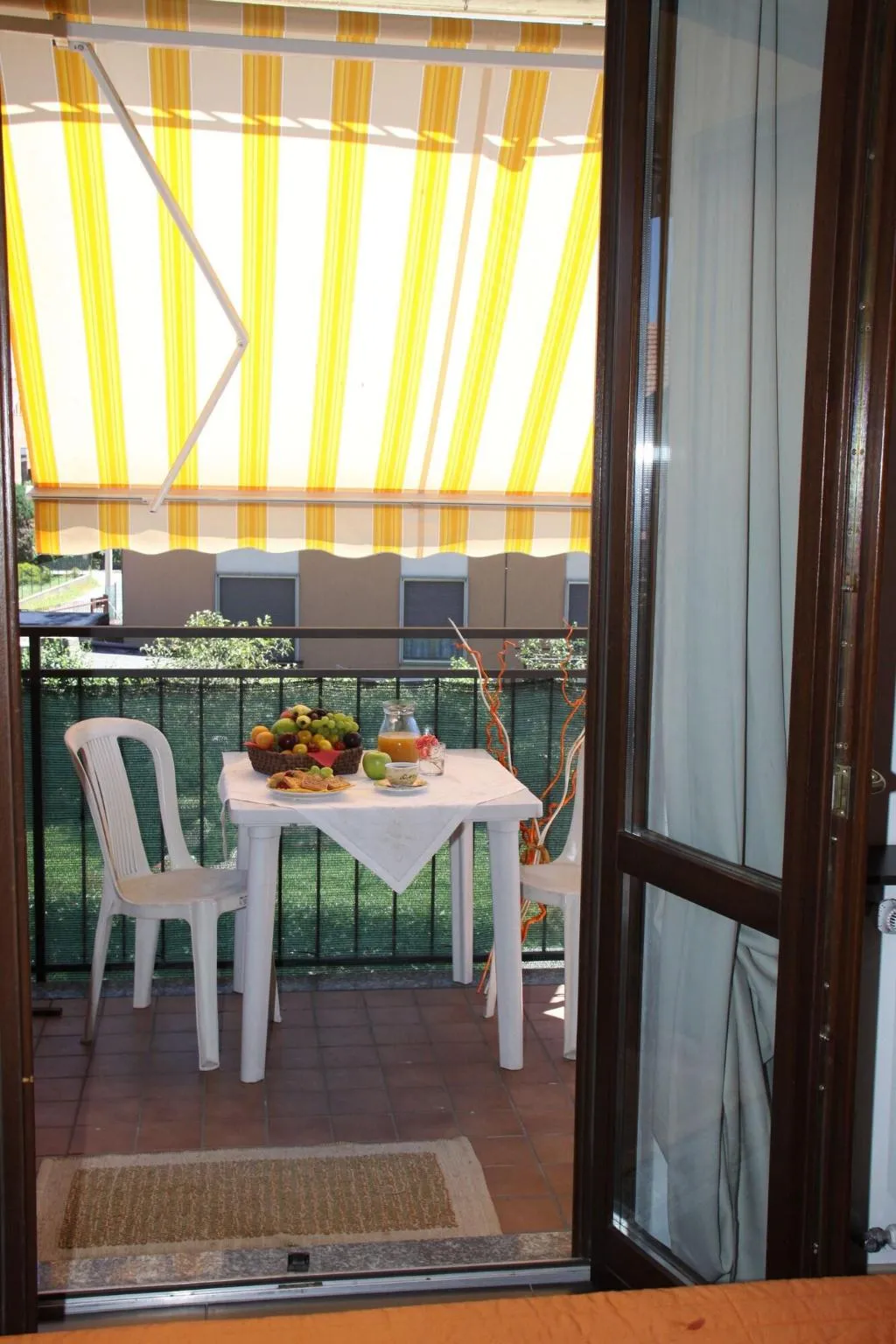Room, Moonrose, Milan