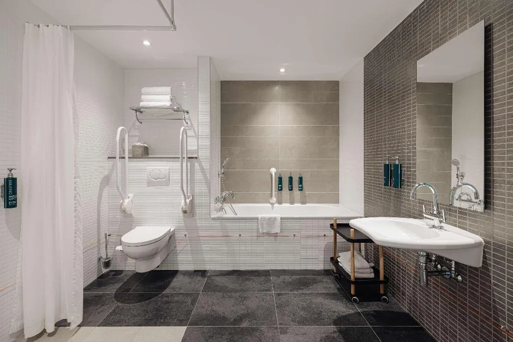 DOUBLE Accessible Room, DoubleTree by Hilton Amsterdam Centraal Station, Amsterdam