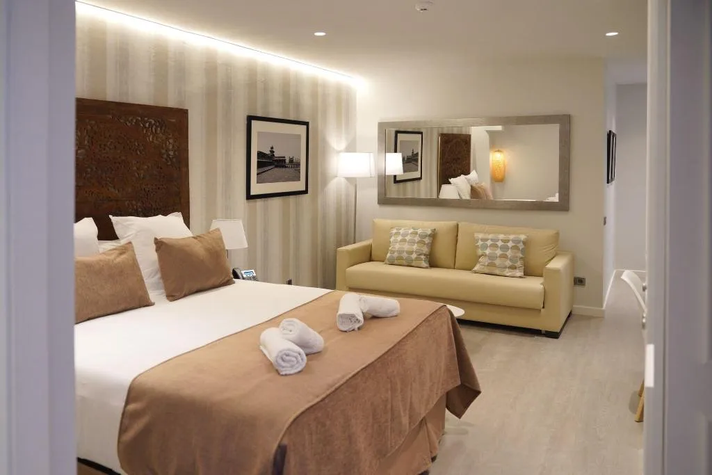 Room, Serennia Fira Gran Vía Exclusive Rooms, Barcelona