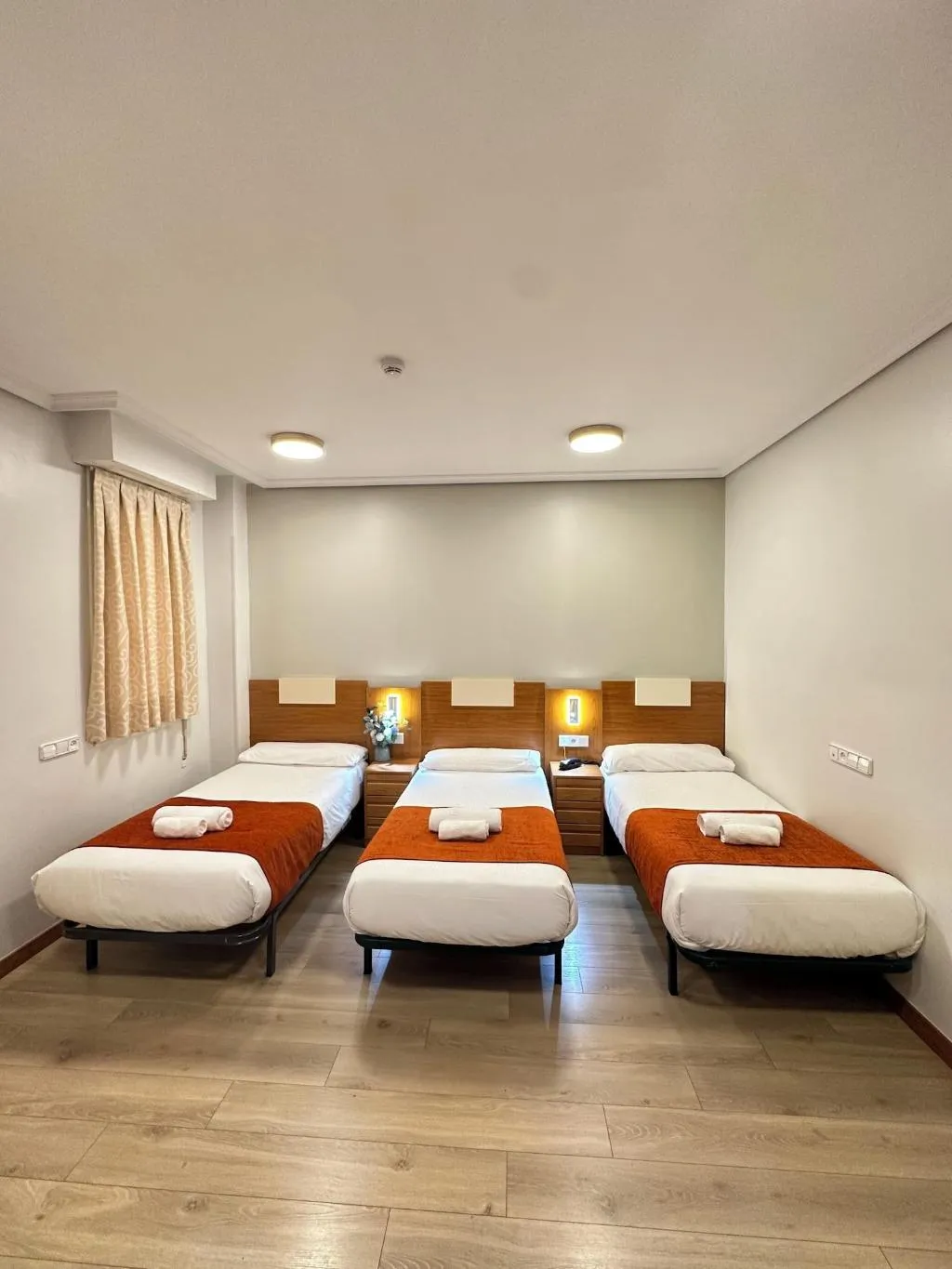Room, Hostal Sol Square Madrid, Madrid