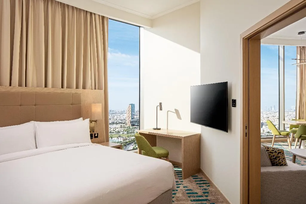 SUITE SMOKING PREMIUM Room, Holiday Inn Hotel & Suites Dubai Science Park, Dubai