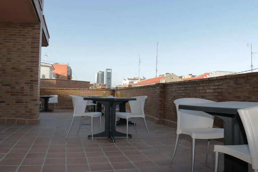 Terrace, Apartamentos G3 Galeón, Madrid