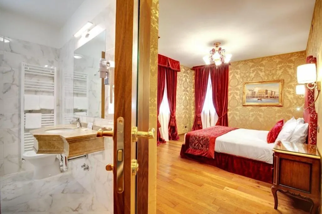 Room RUN OF HOUSE Room, Casanova, Venice