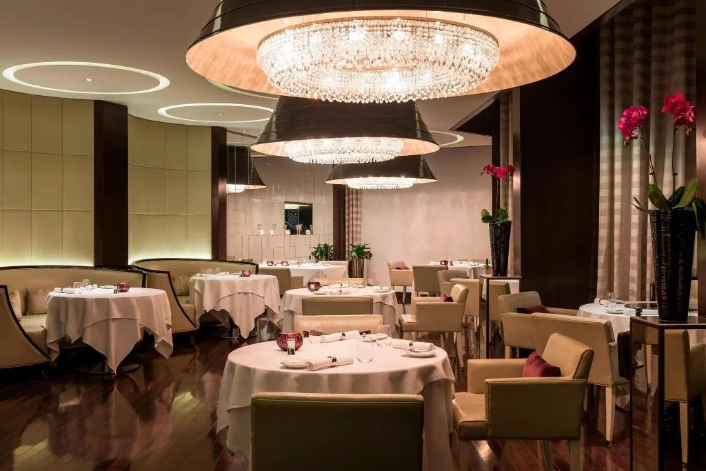 Restaurant, Le Royal Meridien Beach Resort and Spa, Dubai
