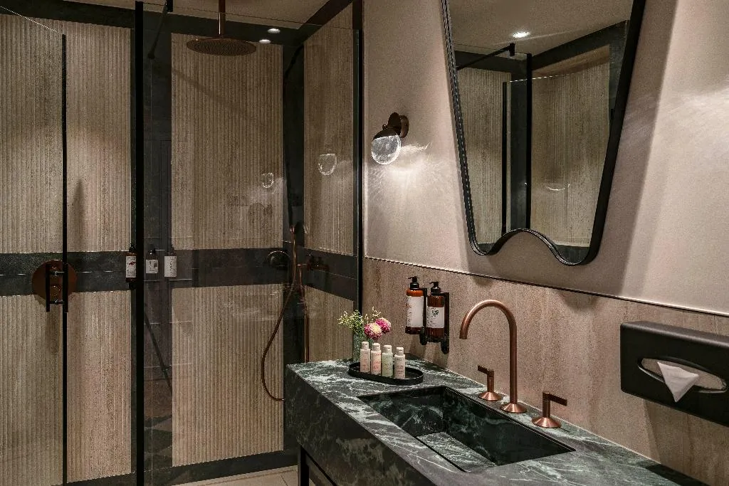 JUNIOR SUITE STANDARD Room, Vincci Madrid Centrum, Madrid
