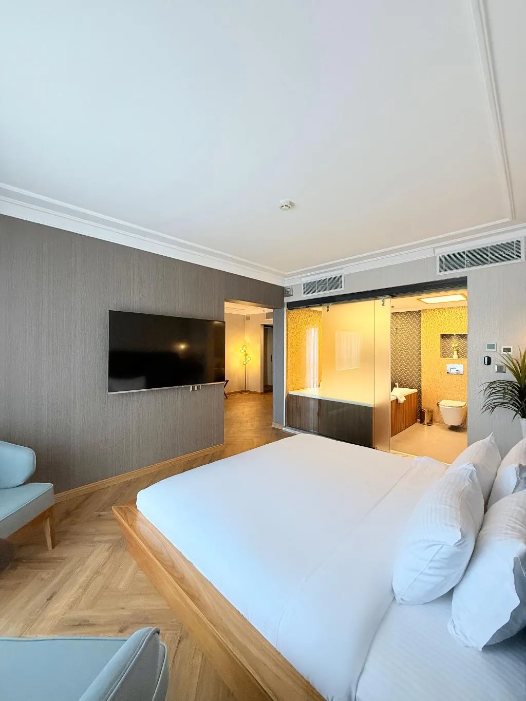 SUITE KING BED WITH JACUZZI Room, The Yali Konak Hotel Izmir, Izmir
