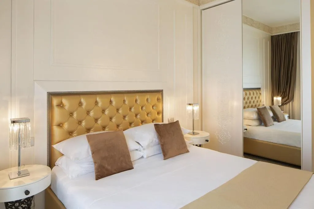 Room, Luxury Suite Milano Duomo, Milan