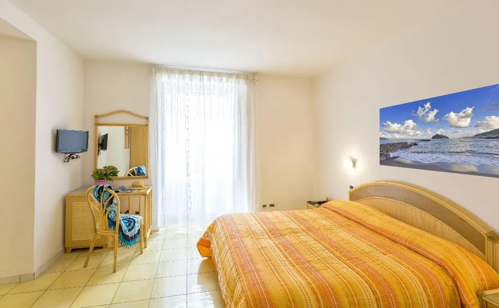 TRIPLE ECONOMY Room, Vittoria, Naples