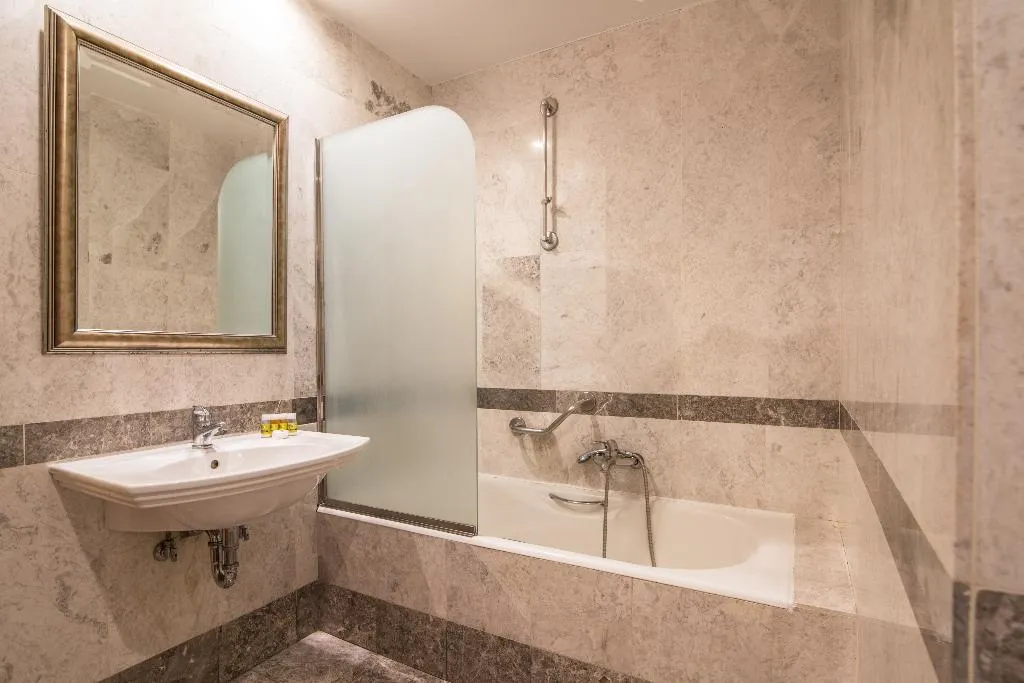 JUNIOR SUITE STANDARD Room, Museum Hotel, Athens