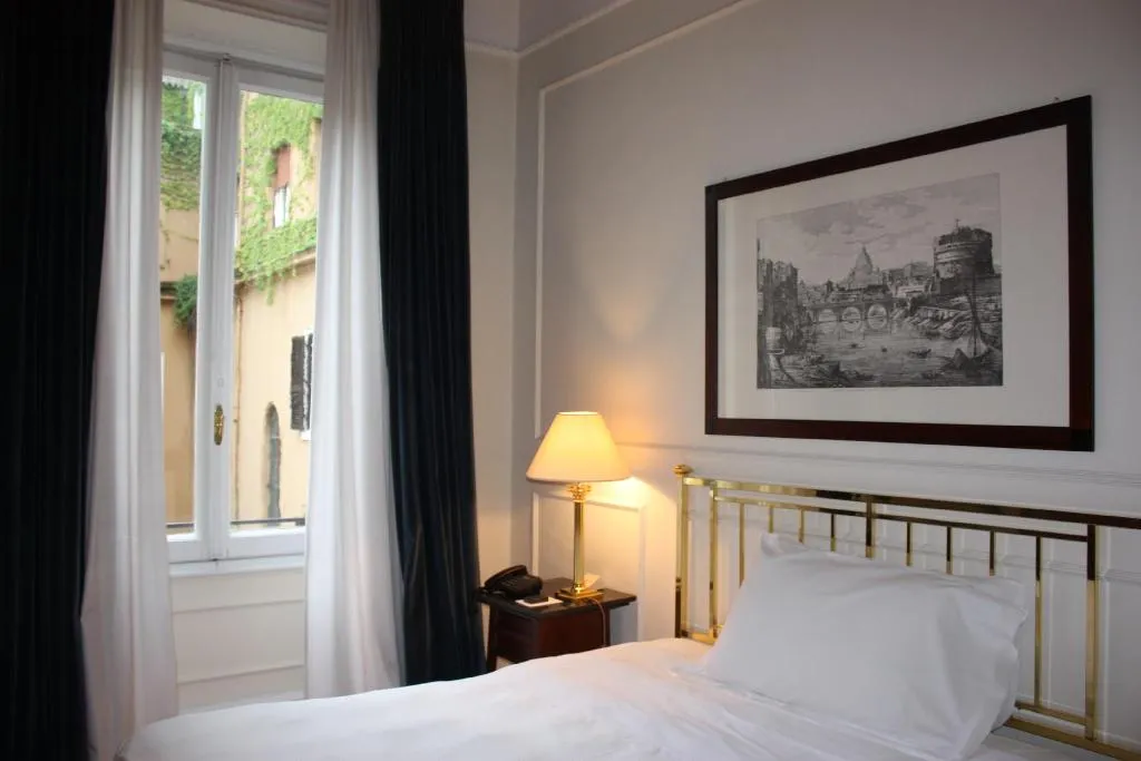 SINGLE CLASSIC Room, Grand Hotel Plaza, Rome