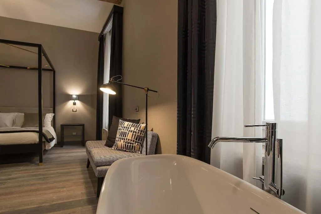 DOUBLE DELUXE QUEEN BED Room, Colonna Suite Del Corso, Rome