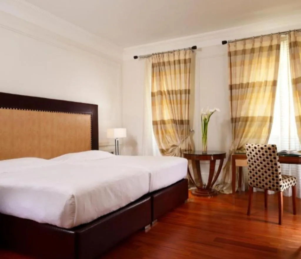 TRIPLE CLASSIC Room, UNA HOTELS Decò Roma, Rome