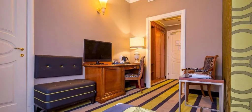 Room, Grand Visconti Palace, Milan