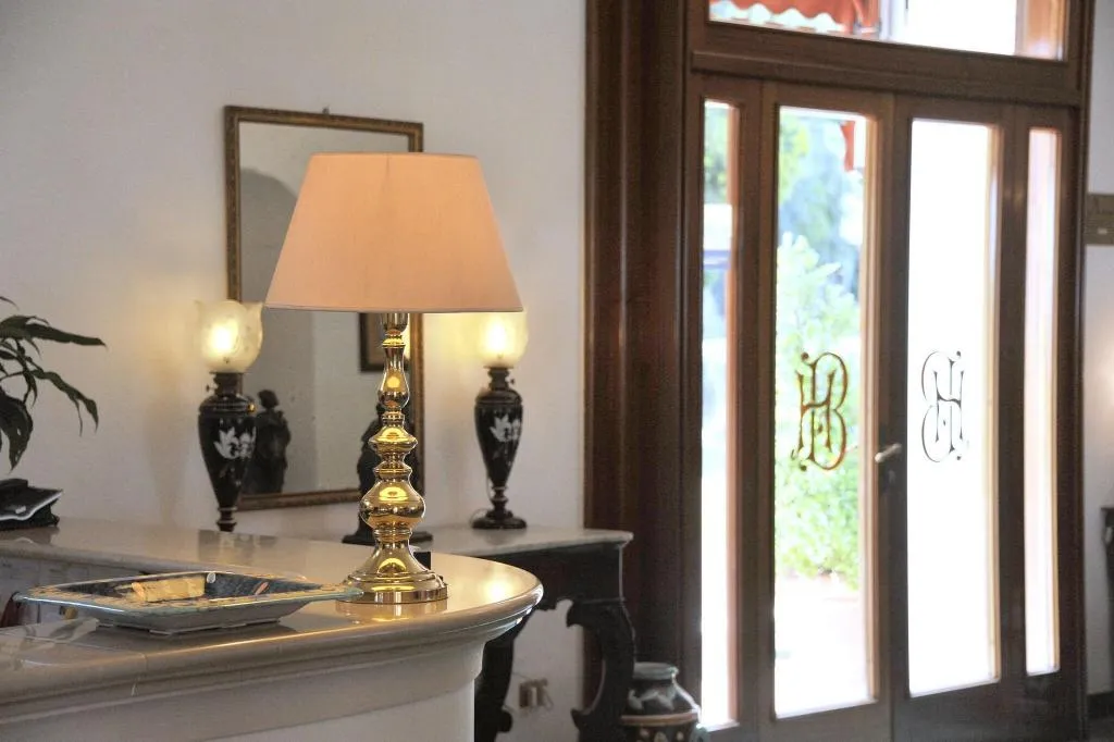 Lobby, Belvedere, Naples
