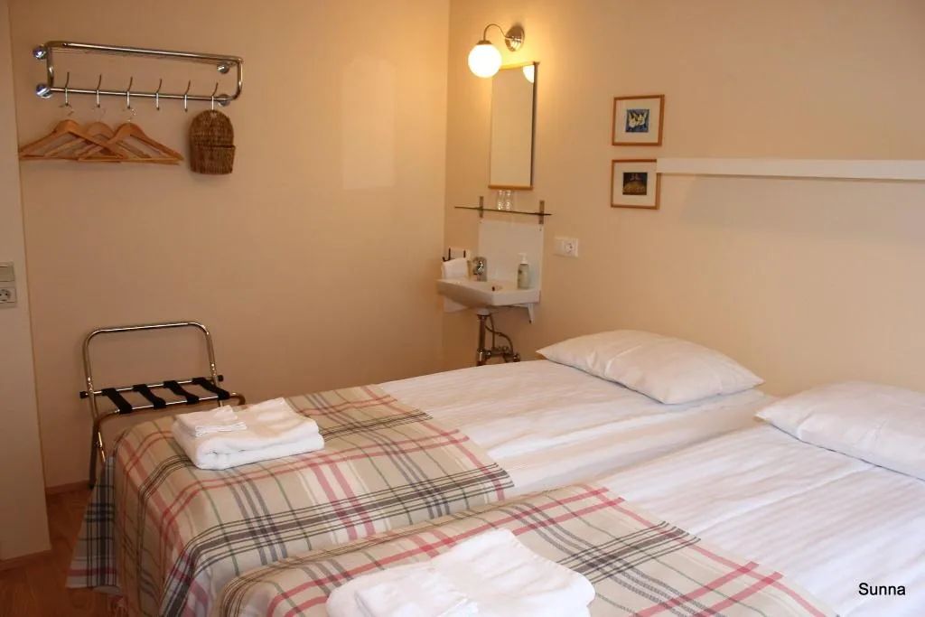 TWIN WITH SHARED BATHROOM Room, Guesthouse Sunna, Reykjavik