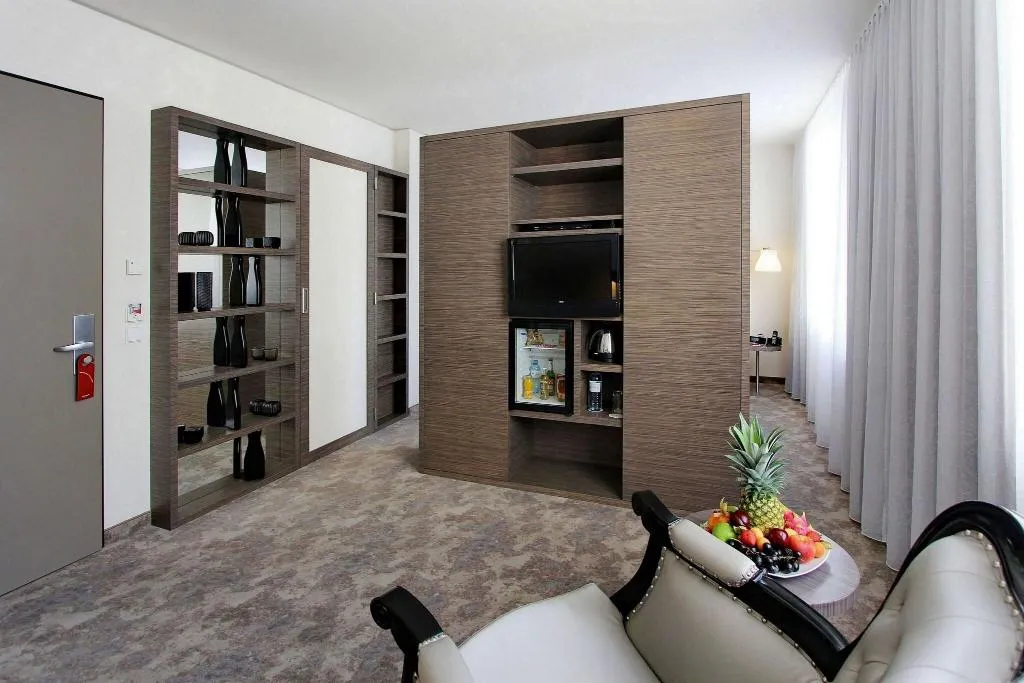 JUNIOR SUITE KING SIZE BED Room, Arcotel John F, Berlin