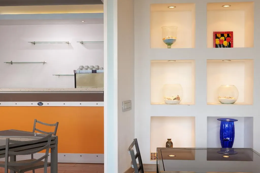 Restaurant, Sea Breeze Residence, Naples