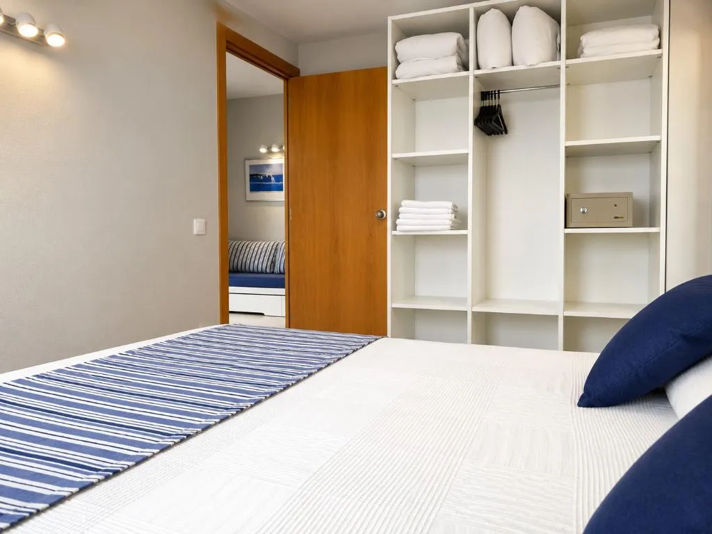 APARTMENT SEA VIEW TWO BEDROOMS Room, SunClub Salou, Costa Dorada