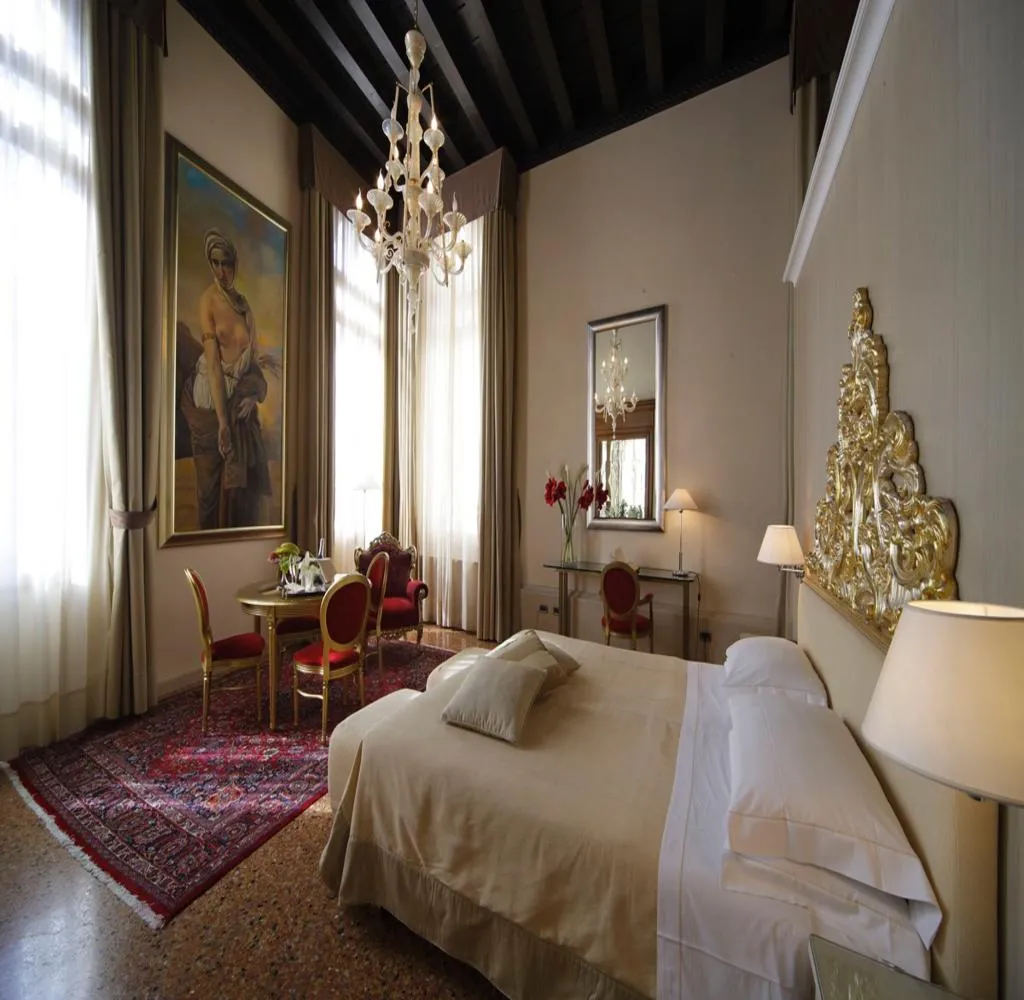SUITE EXECUTIVE CANAL VIEW Room, Liassidi Palace, Venice