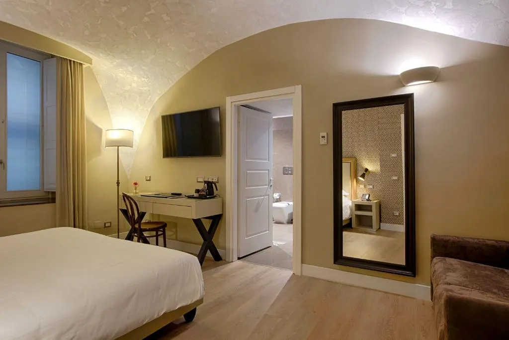 TRIPLE DELUXE Room, Caruso Place - Luxury Rooms & Suites, Naples