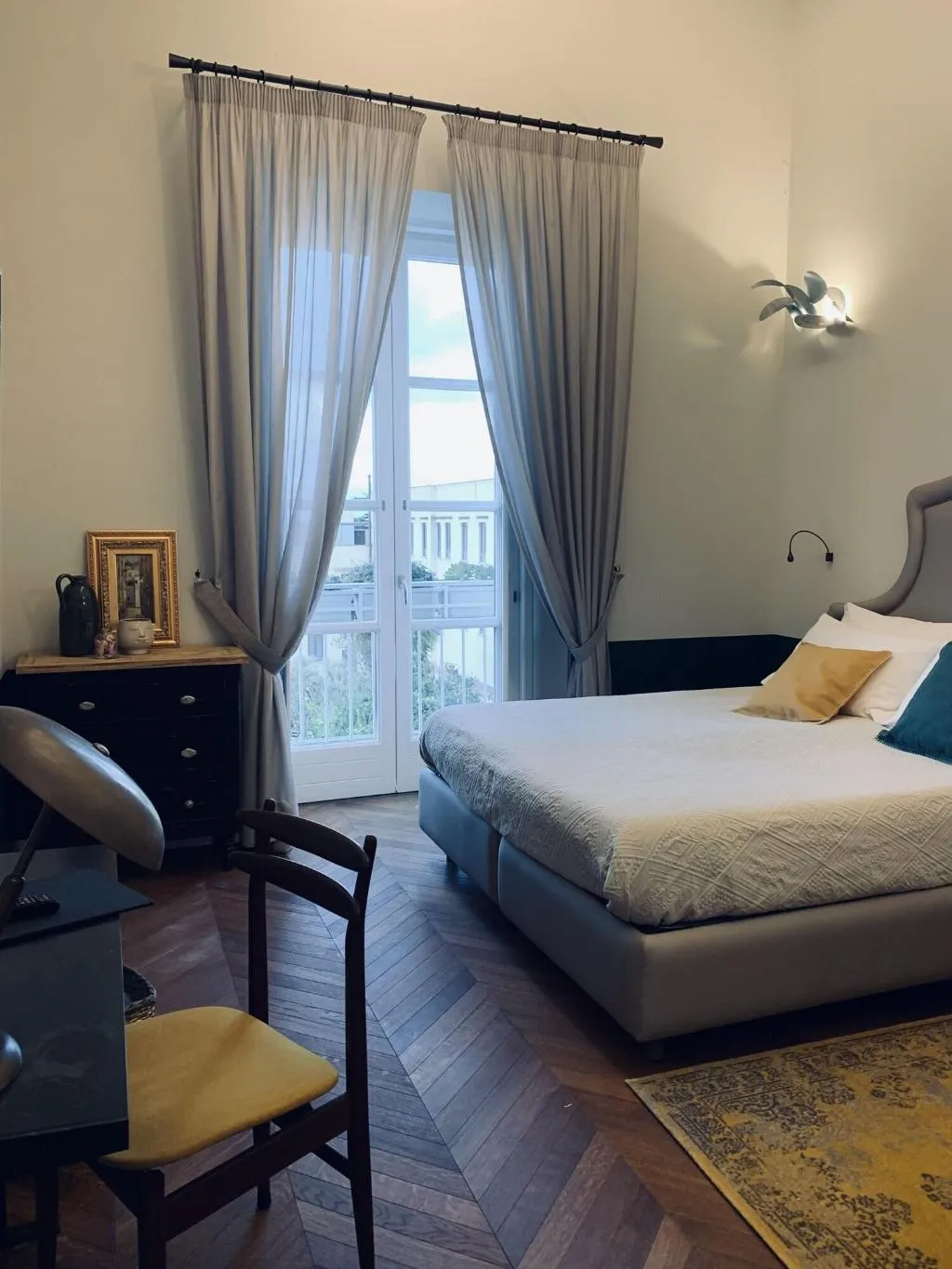 DOUBLE DELUXE QUEEN BED Room, Accademia 39, Naples