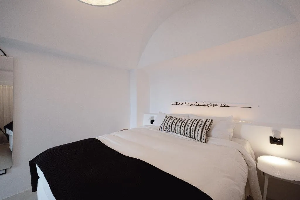 DOUBLE WITH JACUZZI Room, IKIES Santorini, Santorini