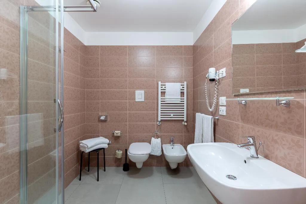 TRIPLE STANDARD Room, Cristina, Naples