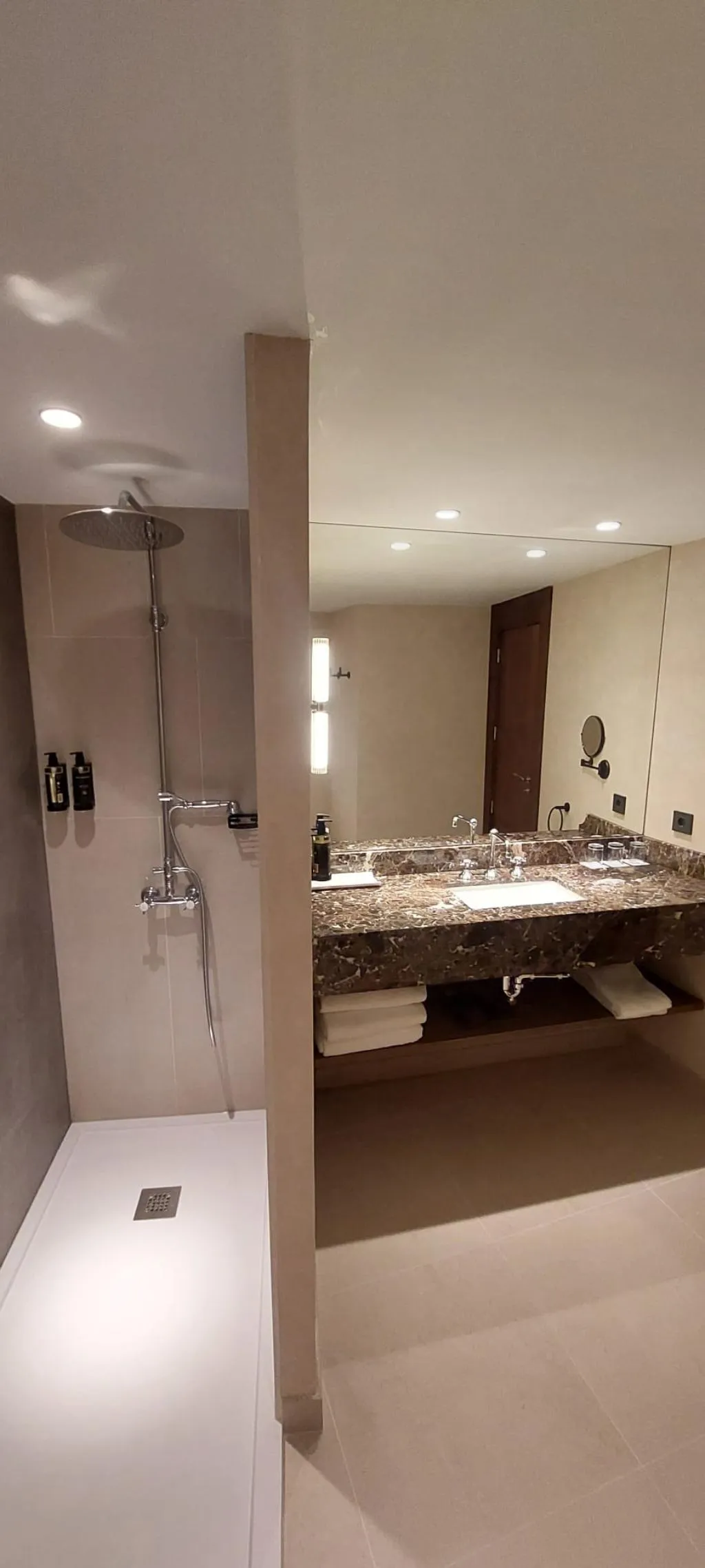 TWIN PREMIER Room, Palacio de Valderrabanos, Madrid