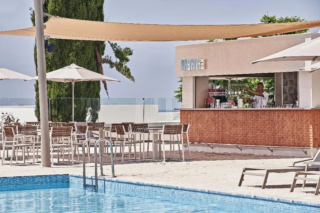 Bar, Mare Paphos, Cyprus