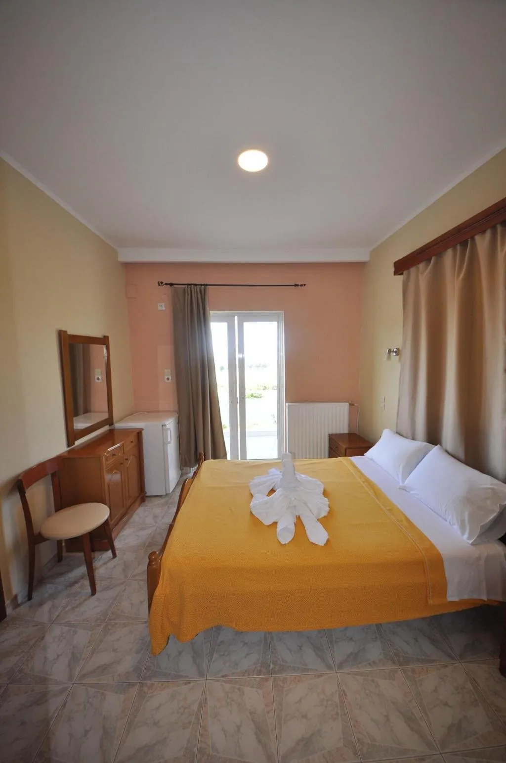 Room, Family Bikakis, Crete