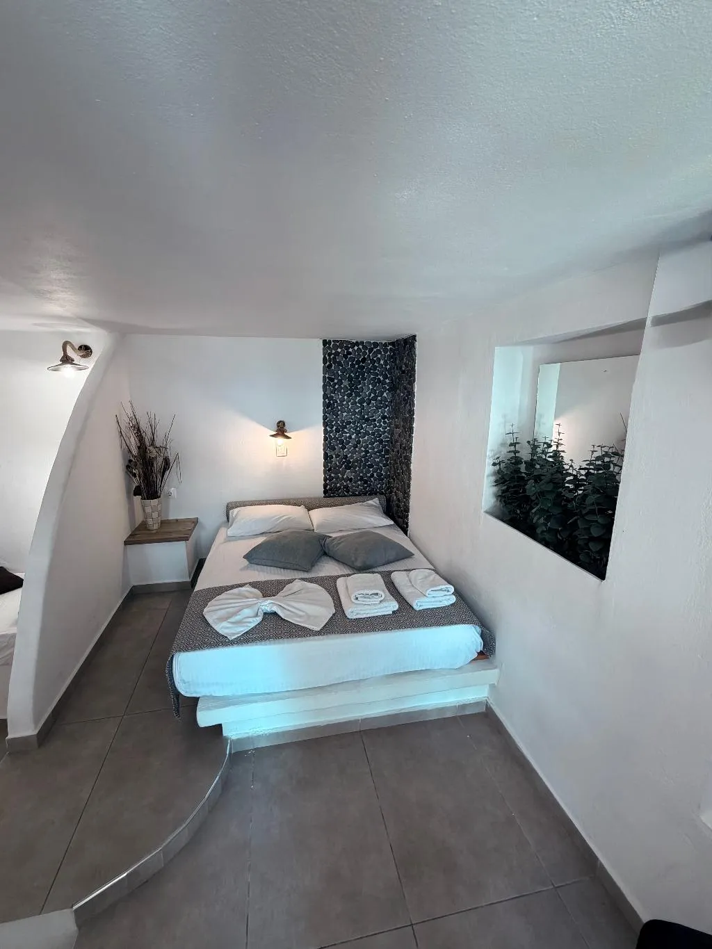 QUADRUPLE STANDARD Room, Villa Livadaros, Santorini