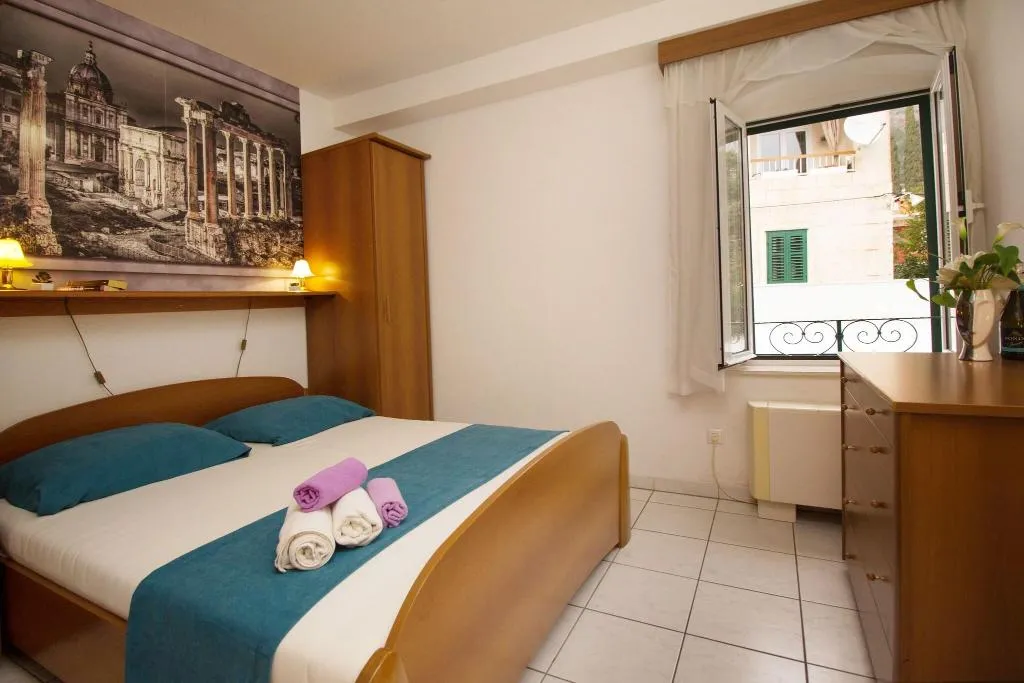 TRIPLE WITH KITCHENETTE Room, Palac, Split